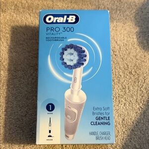 Oral-B PRO 300 Electric Toothbrush - White and Blue